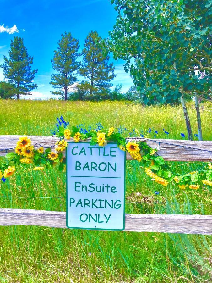 Yellowstone Cattle Baron Ensuite, Private Entrance & Parking - Prairie Rose B&B Cheyenne Exterior photo